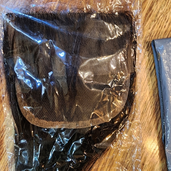 Brazilian Straight Human Hair Bundles with Closure - Picture 8 of 12